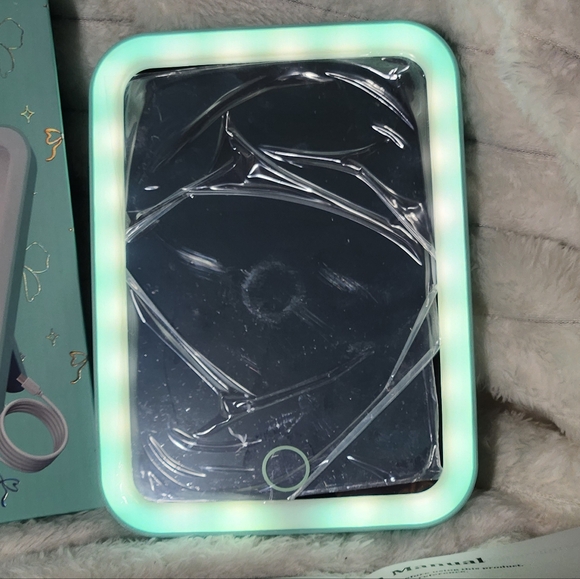 LED Makeup Mirror - Picture 2 of 11